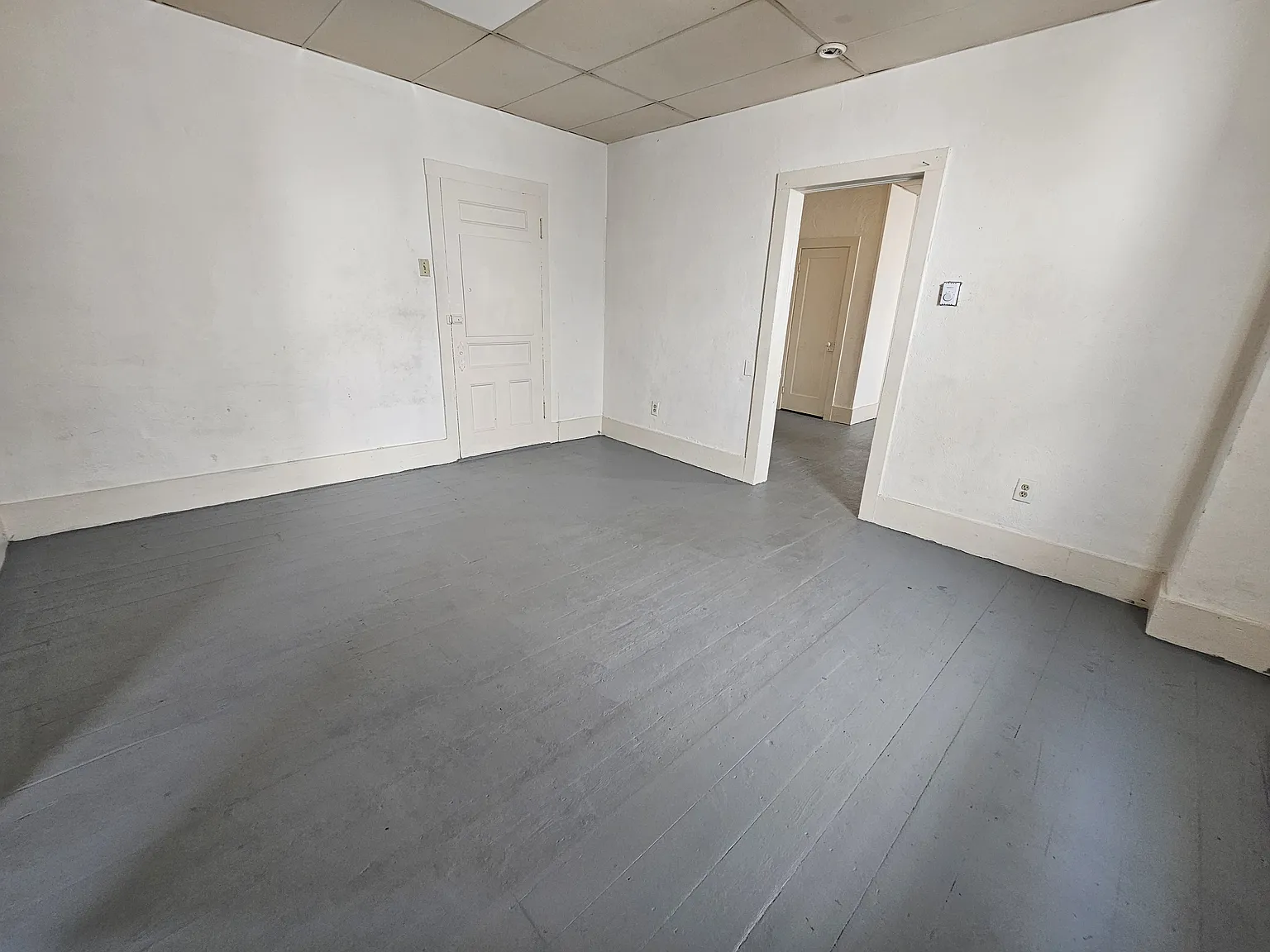 2 bed, 900 sqft, $1,600 — Photo 4