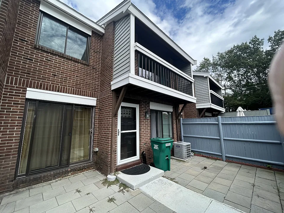 9 Rosewood Dr #9