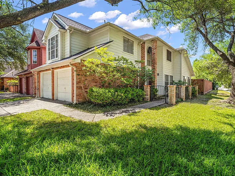 11831 Meadowchase Dr — Photo 1