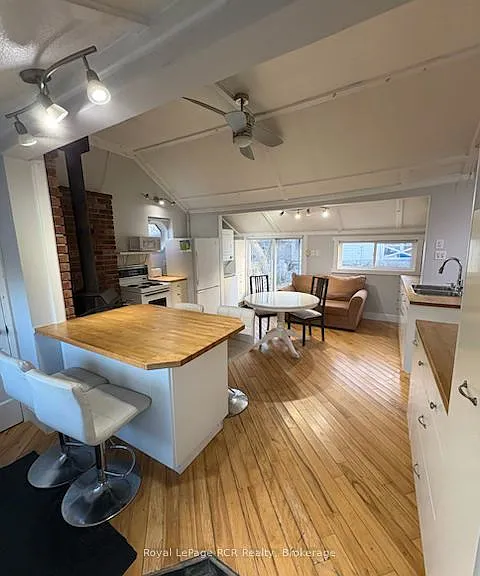 469 Princes St S — Photo 3