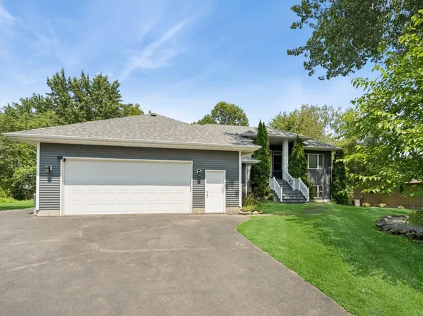 118 S Shannon Dr, Shakopee, MN 55379