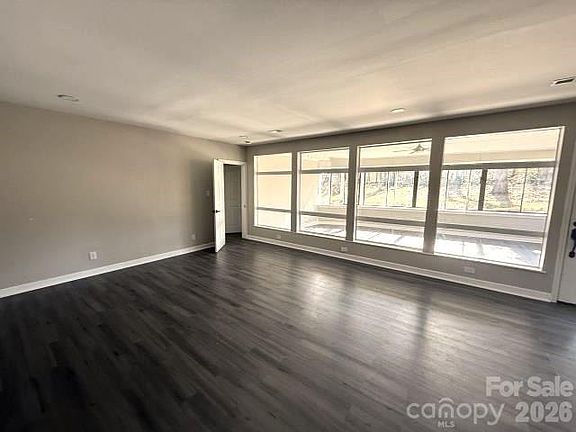 3rd image of 1010 Wesley St