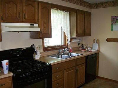 3rd image of 110 Vivian St