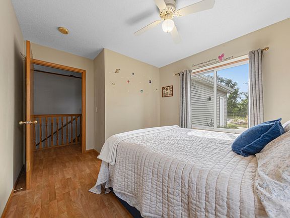 5th image of 1015 Poplar St