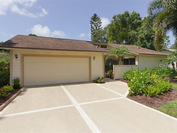 2nd image of 3049 Woodpine Ln