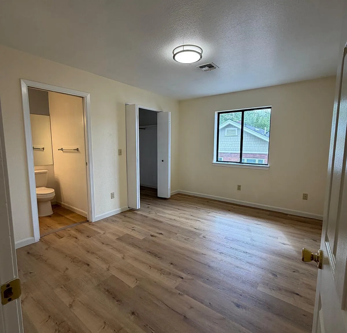 2 bed, 1.5 bath, 1000 sqft, $1,695 — Photo 3