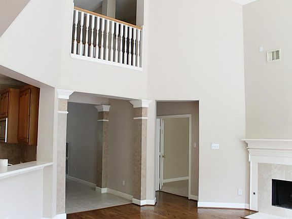 5th image of 4110 Oak Forest Dr