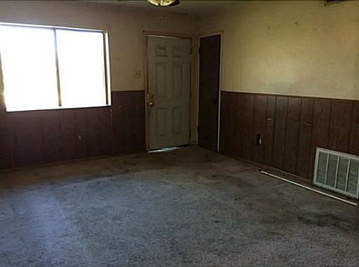 3rd image of 305 W Hill St