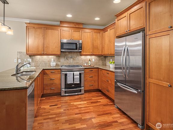 4th image of 18609 SE Newport Way #104