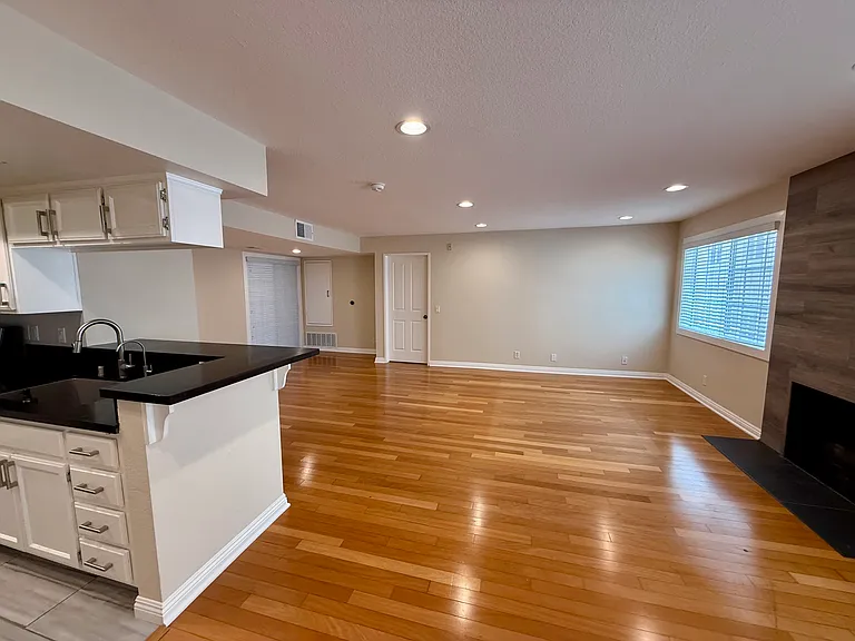 4249 Longridge Ave #104 — Photo 4