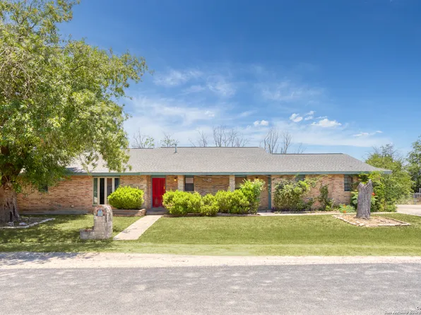 1715 Jackson St, Castroville, TX 78009