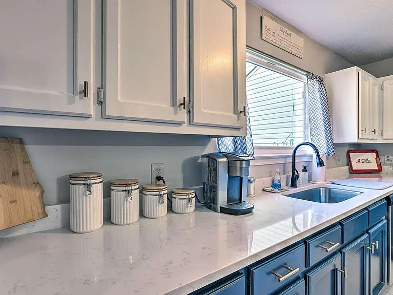 1073 Fairfax Dr — Photo 9