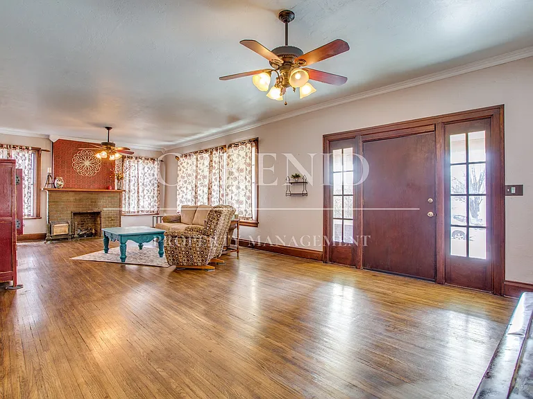 1214 W Maine St — Photo 4