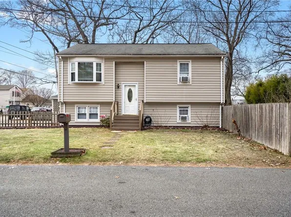 121 Manning St, Warwick, RI 02889