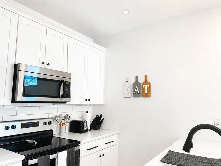 1405 E Vermont St #B — Photo 2