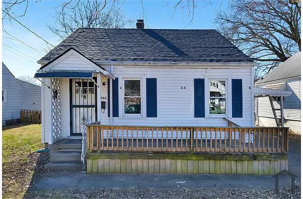 Building Photo - 904 W Whitney Ave