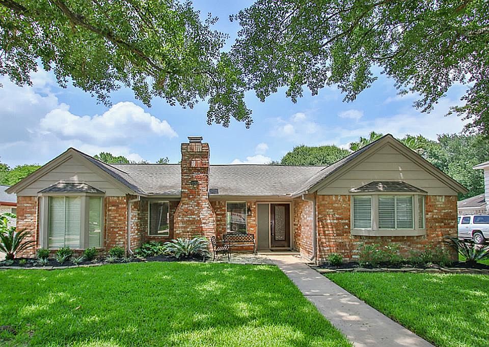 1st image of 15814 Singapore Ln
