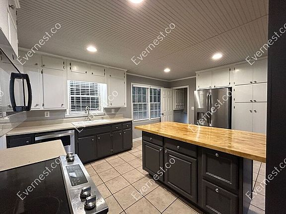 4th image of 3110 Randall Dr