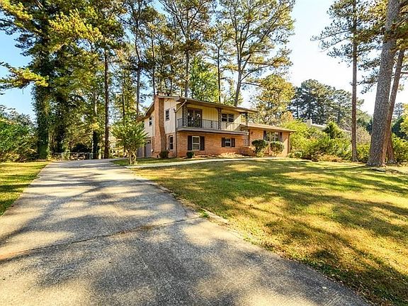 3rd image of 462 Emily Dr