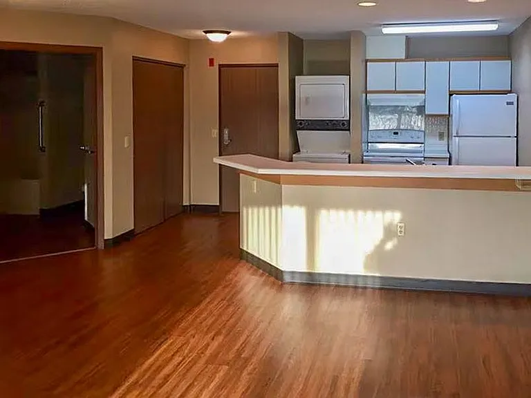 RIVERS EDGE RESIDENCES — Photo 2