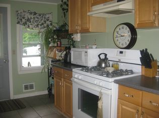 690 County Rd, Barrington, RI 02806