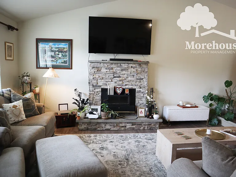 1117 S Phillippi St — Photo 6