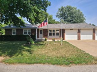 1302 S Tyler Ave, Aurora, MO 65605