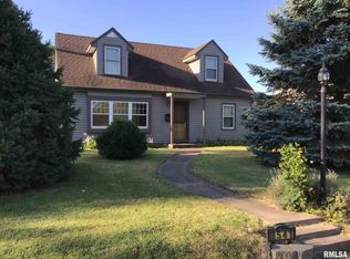 1541 Fairway Dr, Clinton, IA 52732