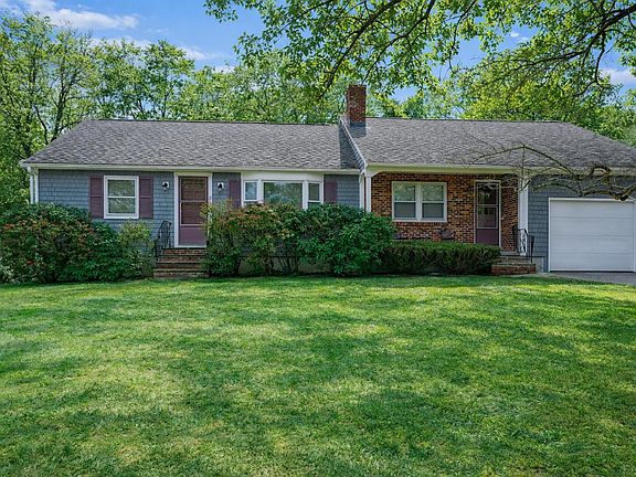 3rd image of 2 Willowbrook Avenue