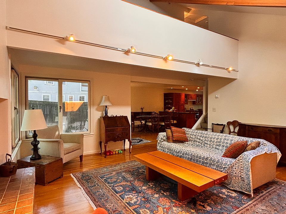 1st image of 8 Bond St