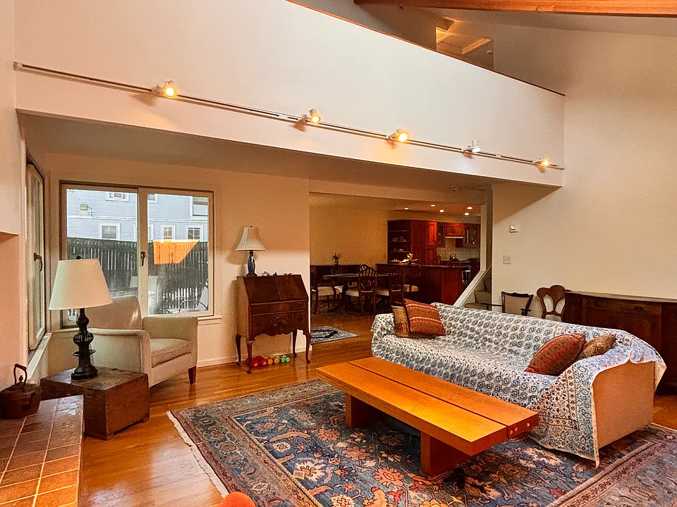 8 Bond St