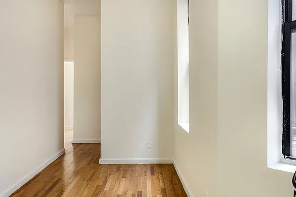 Rented by REZI | media 23
