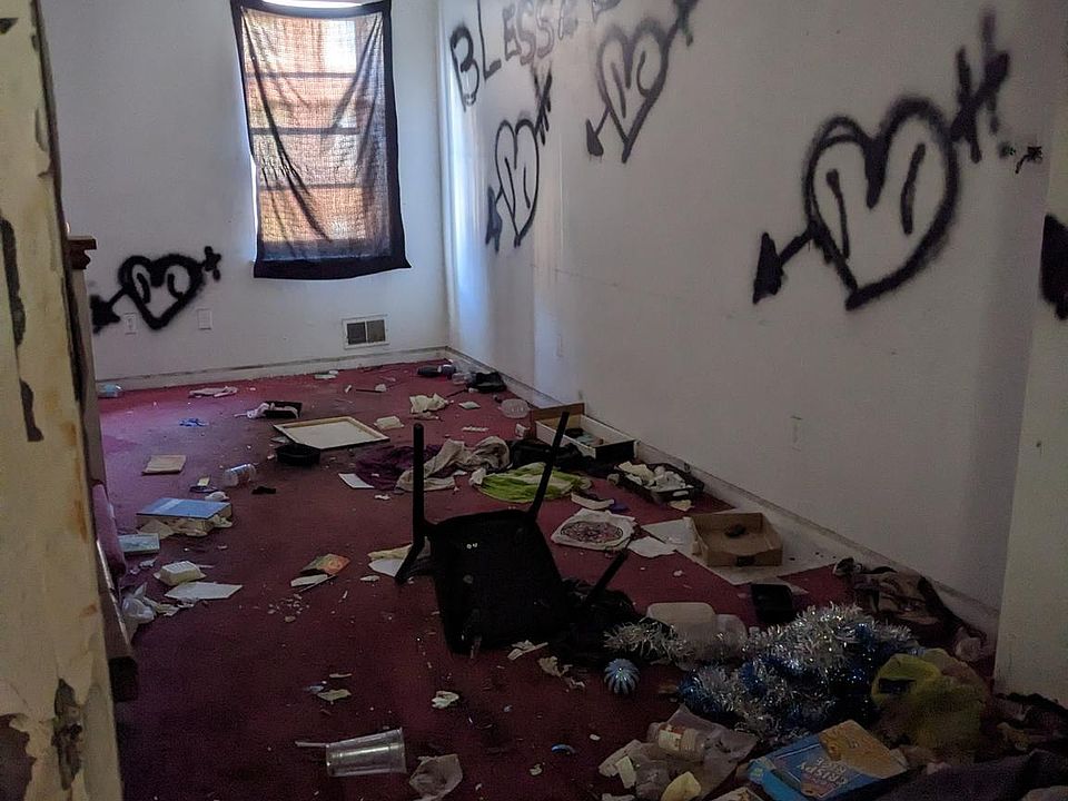 2nd image of 18 S Carey St