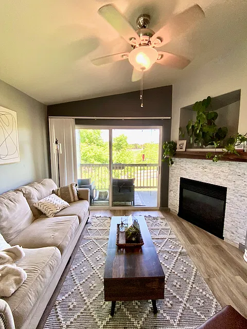 2 bed, 995 sqft, $2,000 — Photo 3