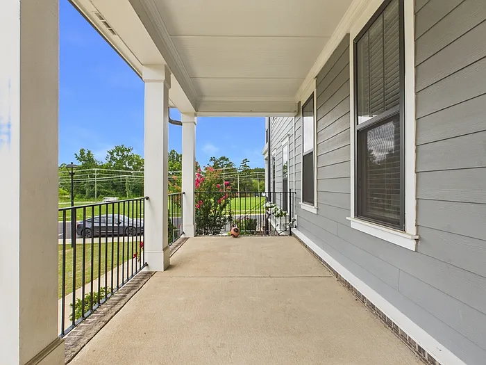 3 bed, 2.5 bath, 2200 sqft, $2,299 — Photo 4