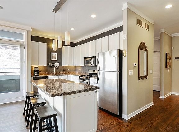 3rd image of 2065 N Kedzie Ave #101