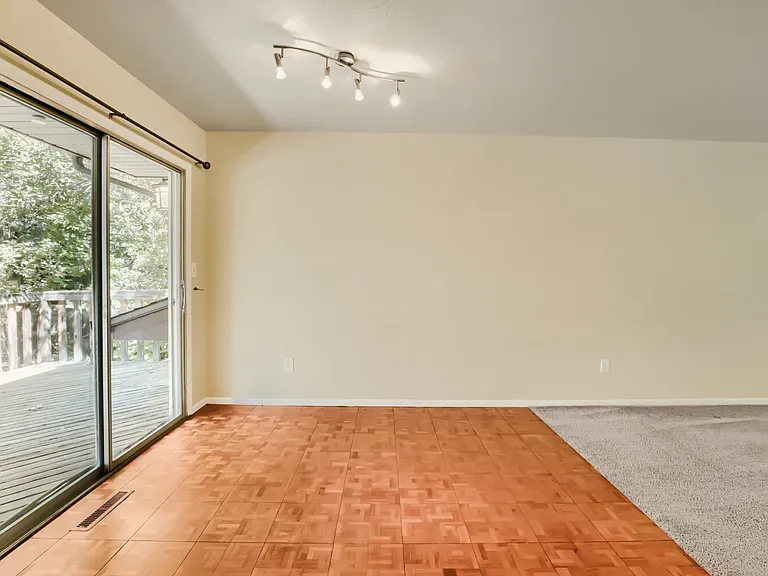 104 East St — Photo 3