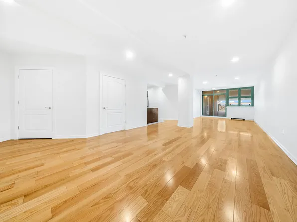 19-19 24th Ave #L414, Astoria, NY 11105