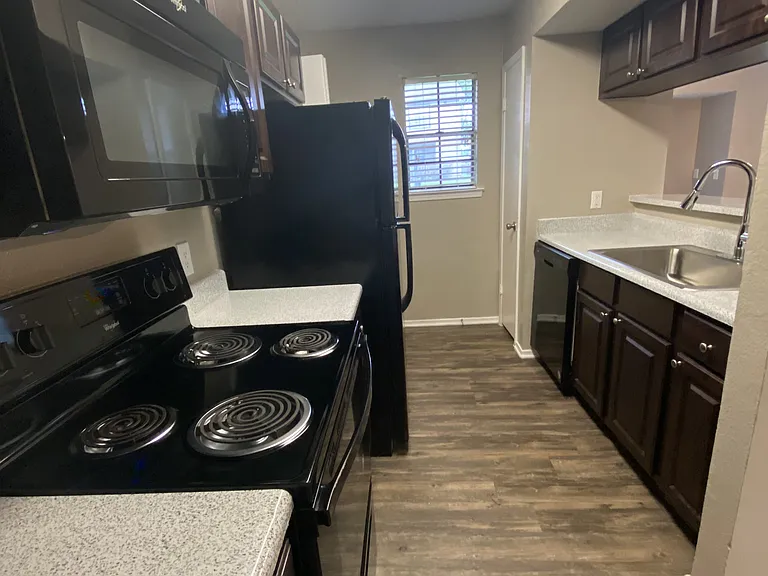 Walnut Creek Apartments — Photo 103