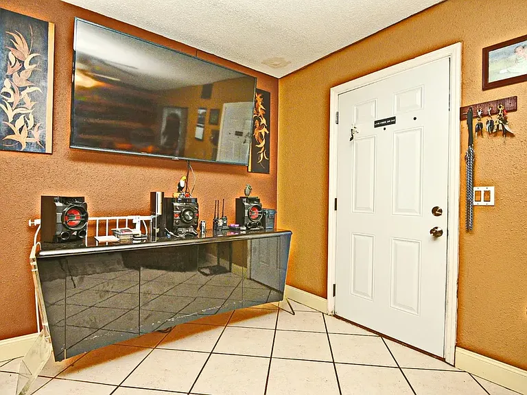 530 Bern Ct — Photo 23