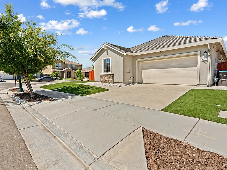 933 Tern Dr — Photo 1