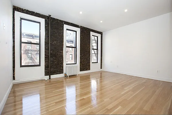 Rented by Weinstein Realty Group | media 34