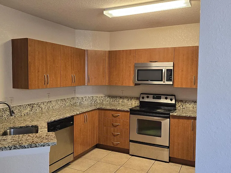 144 SW Peacock Blvd #23-201 — Photo 7