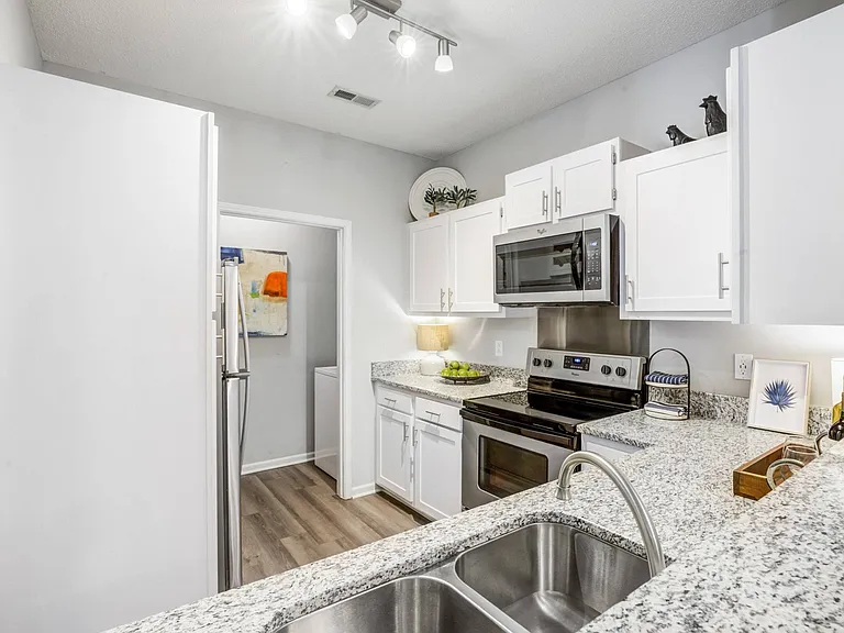 Avana Landing — Photo 5