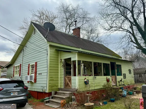 61 Chestnut St, Commerce, GA 30529