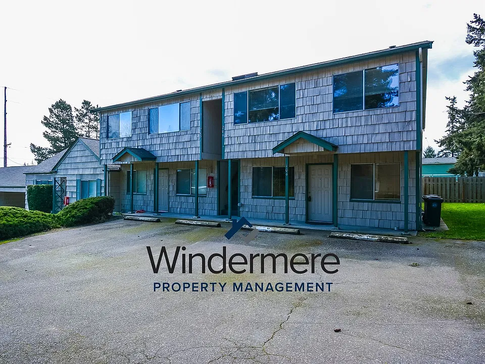 M1548: 865 N Oak Harbor St