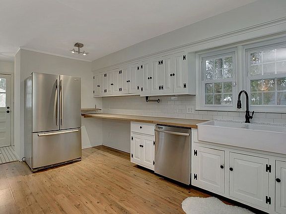 4th image of 1 Bardwell Ln