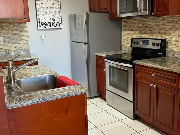 10500 SW 108th Ave APT B303, Miami, FL 33176