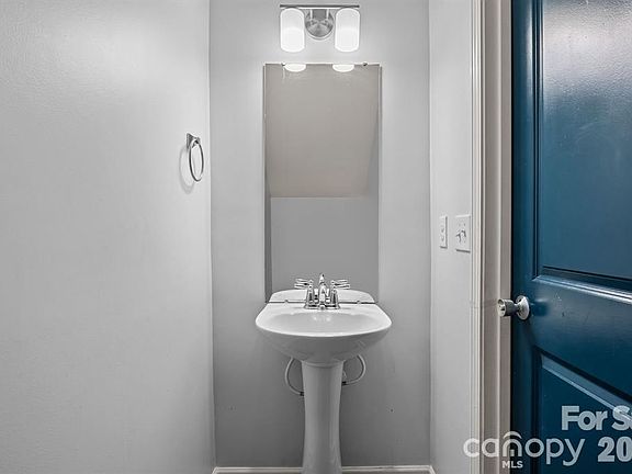 4th image of 822 Lakehill Rd