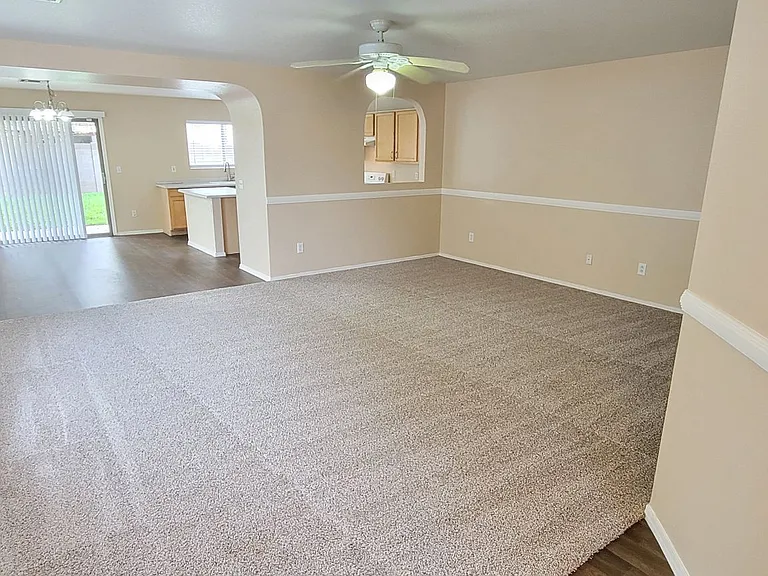 435 W Fabens Ln — Photo 9